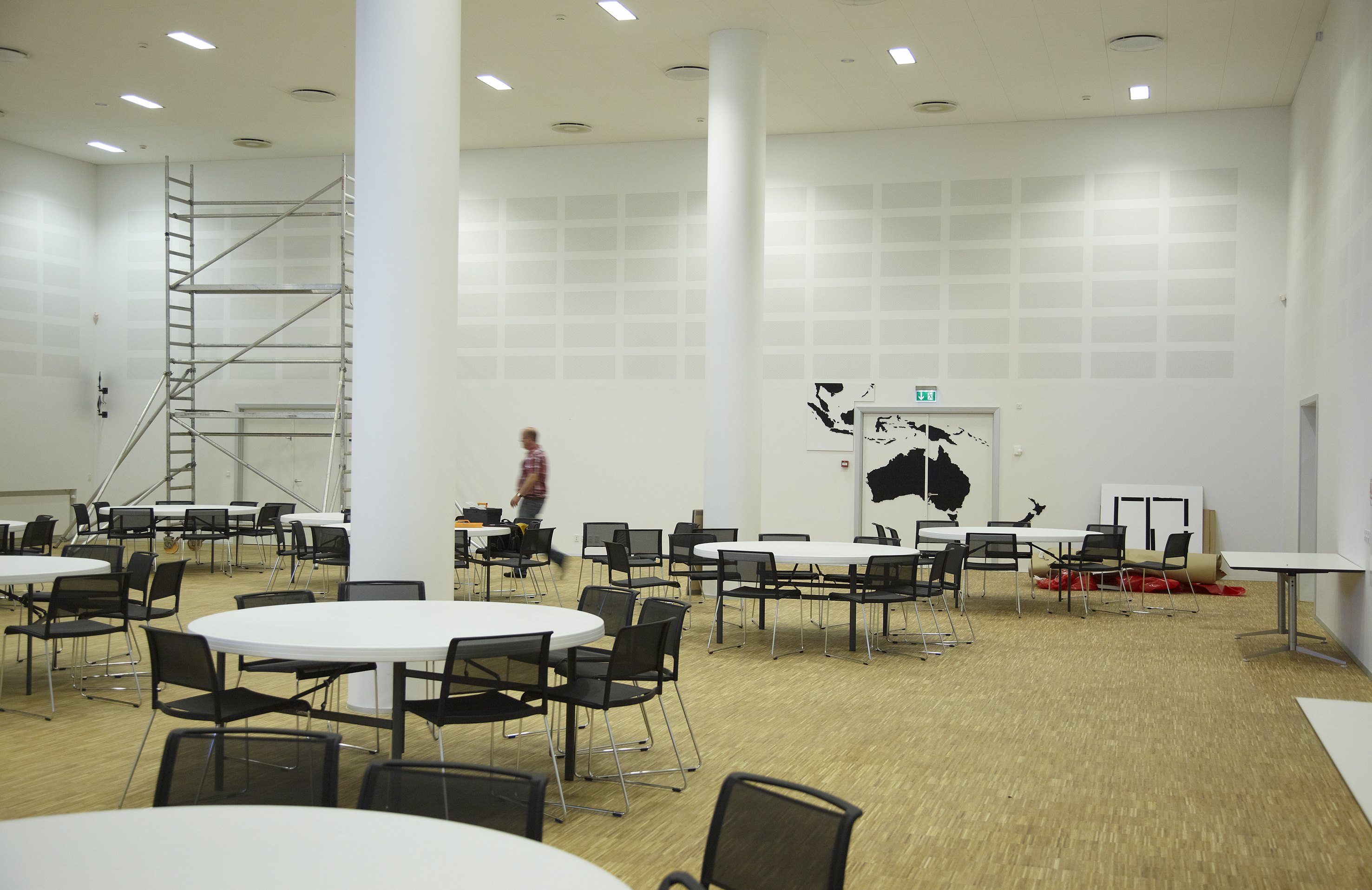 fraster, filt, opklæbning, akustik, uld filt, inspiration, design, indretning, filttavle, udsmykning, opklæbet filt, filt på væg, limet filt, vægfilt, filtfarve, dekoration